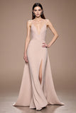 Robe de soirée maxi froncée en satin champagne avec fente