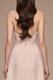 Robe de soirée maxi froncée en satin champagne avec fente