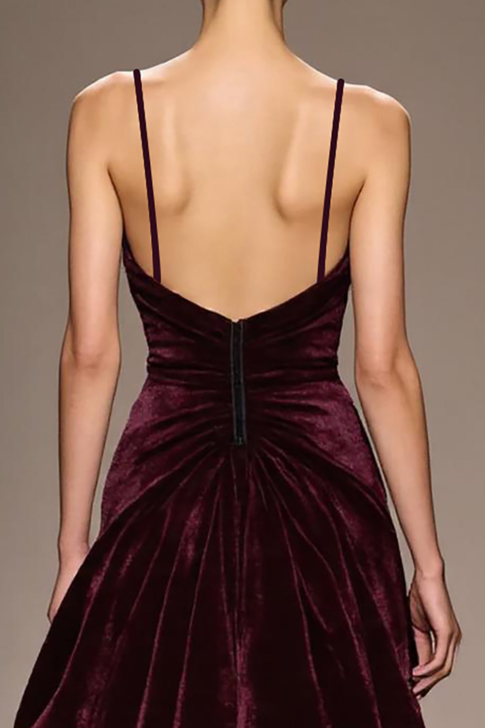 Robe longue de soirée en velours bordeaux à bretelles spaghetti