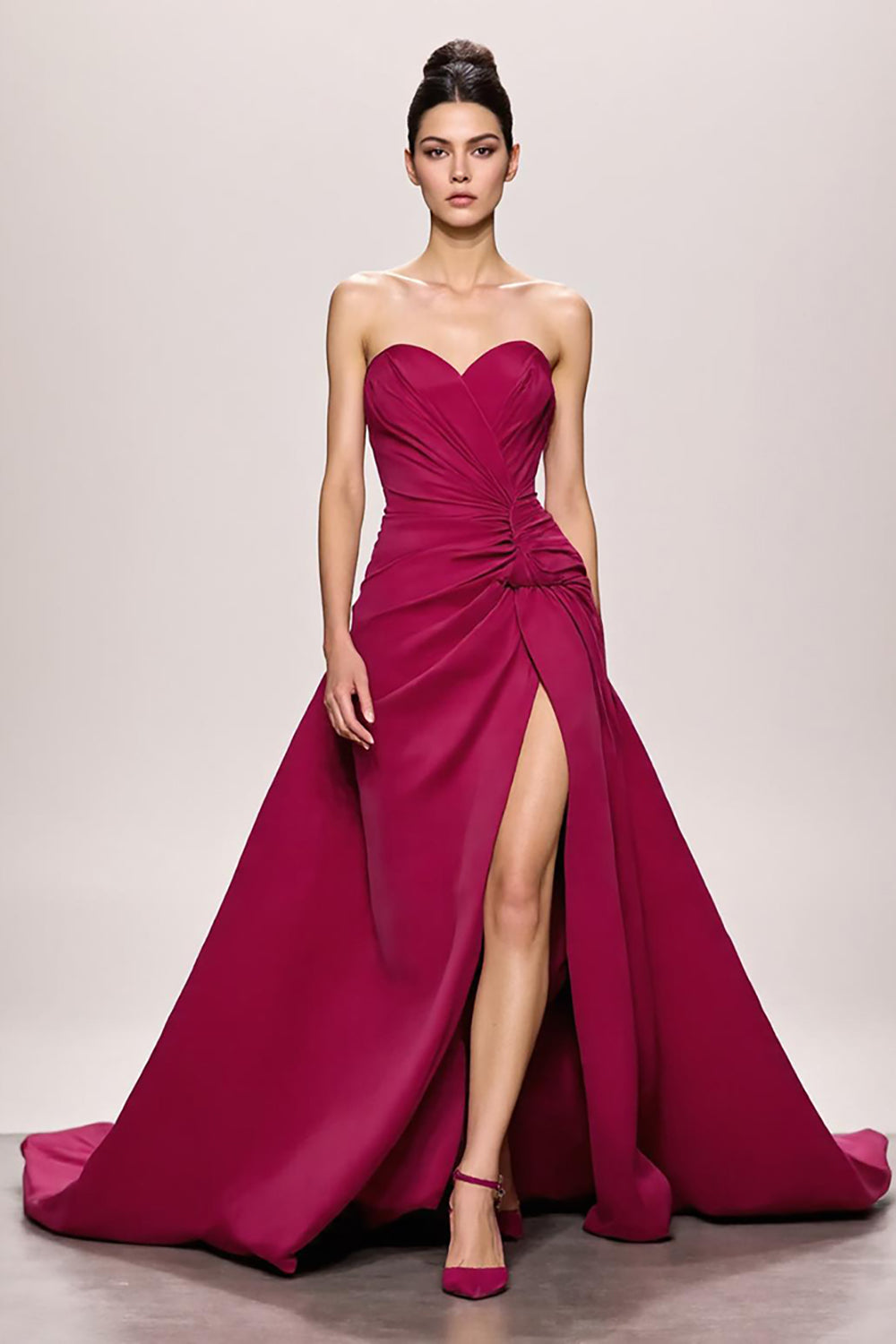 Satin fuchsia Une ligne Ruchée Sans Bretelles Robe De Soirée Longue Avec Fente