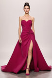 Satin fuchsia Une ligne Ruchée Sans Bretelles Robe De Soirée Longue Avec Fente