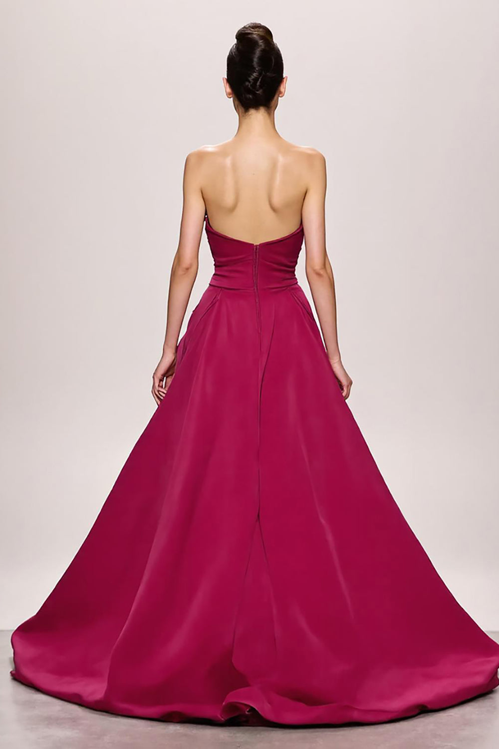 Satin fuchsia Une ligne Ruchée Sans Bretelles Robe De Soirée Longue Avec Fente