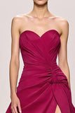 Satin fuchsia Une ligne Ruchée Sans Bretelles Robe De Soirée Longue Avec Fente