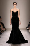 Robe de soirée longue sans bretelles en velours sirène noire