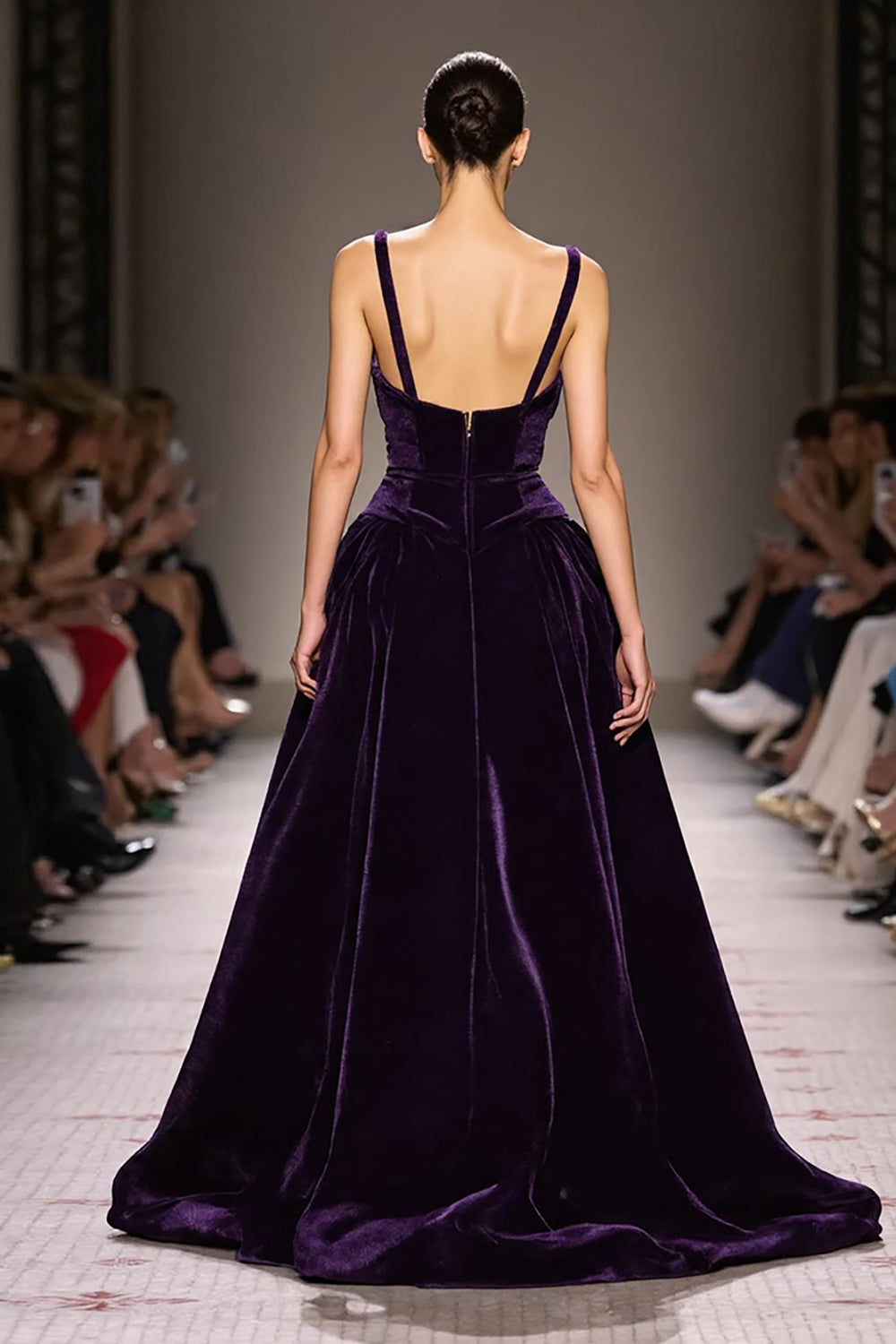 Velours violet foncé Une ligne Robe de soirée longue à col en V profond