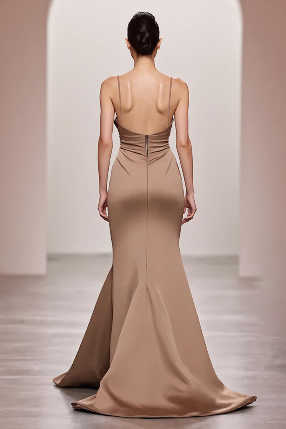 Robe de soirée longue à bretelles spaghetti sirène satin café