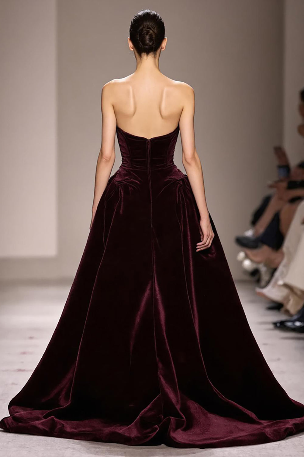 Robe de soirée à bretelles spaghetti trapèze en velours bordeaux