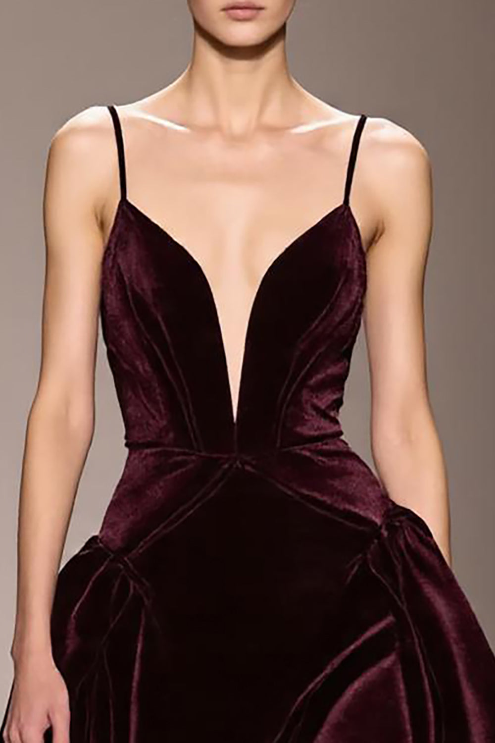 Robe de soirée à bretelles spaghetti trapèze en velours bordeaux