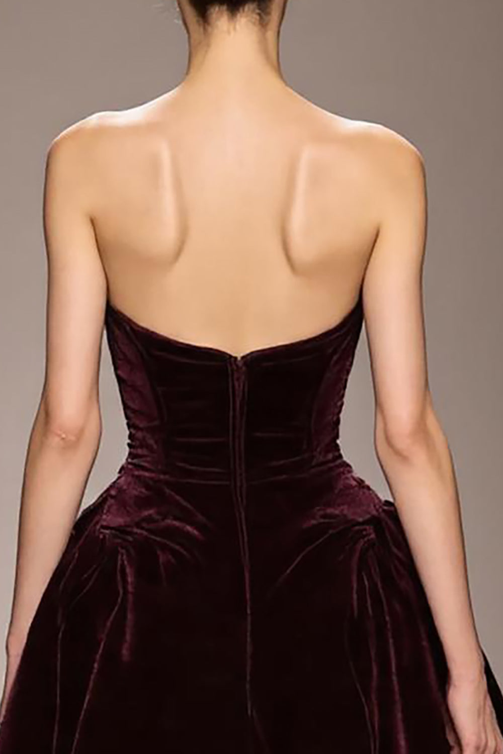 Robe de soirée à bretelles spaghetti trapèze en velours bordeaux
