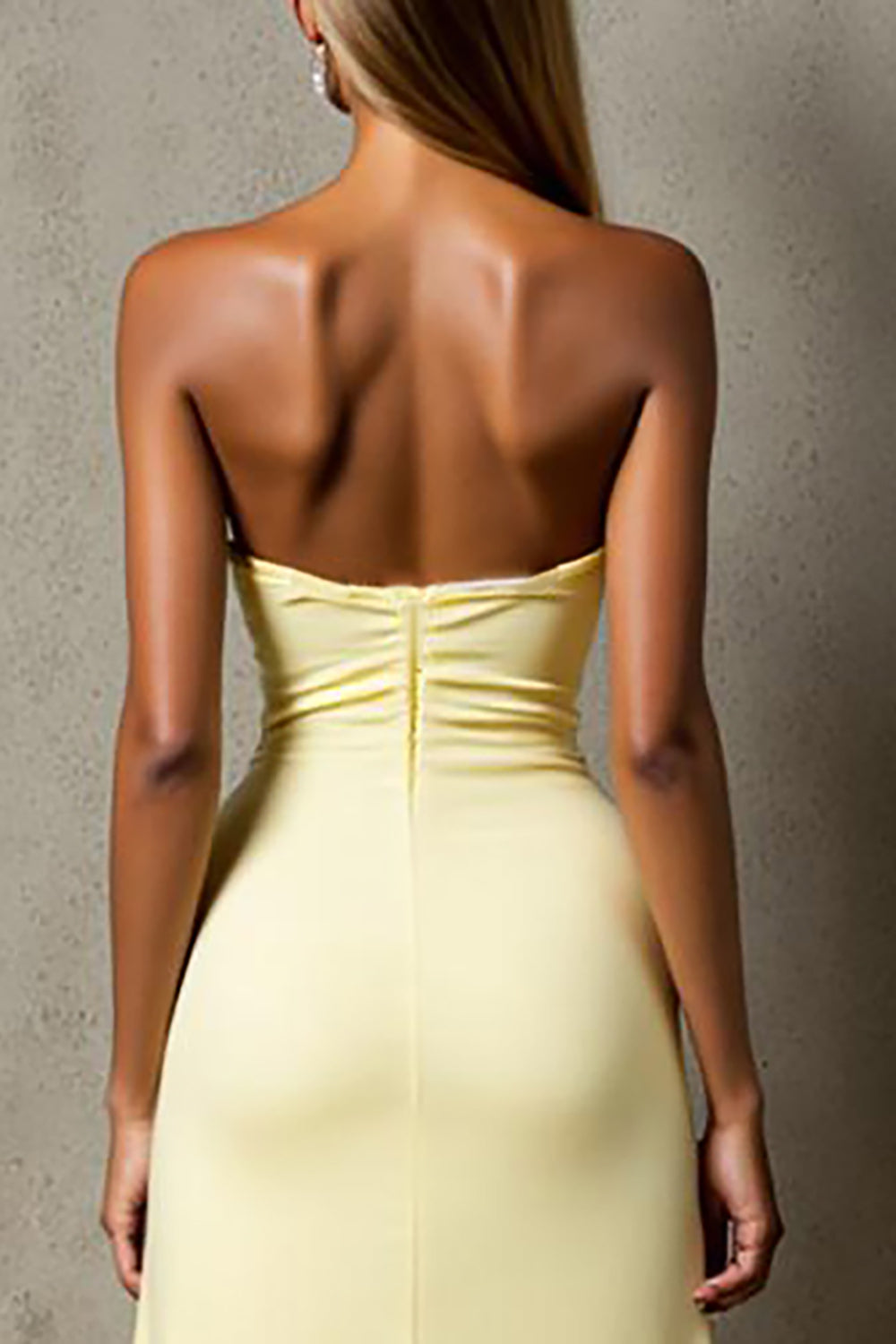 Robe de soirée sans bretelles en mousseline de soie jonquille