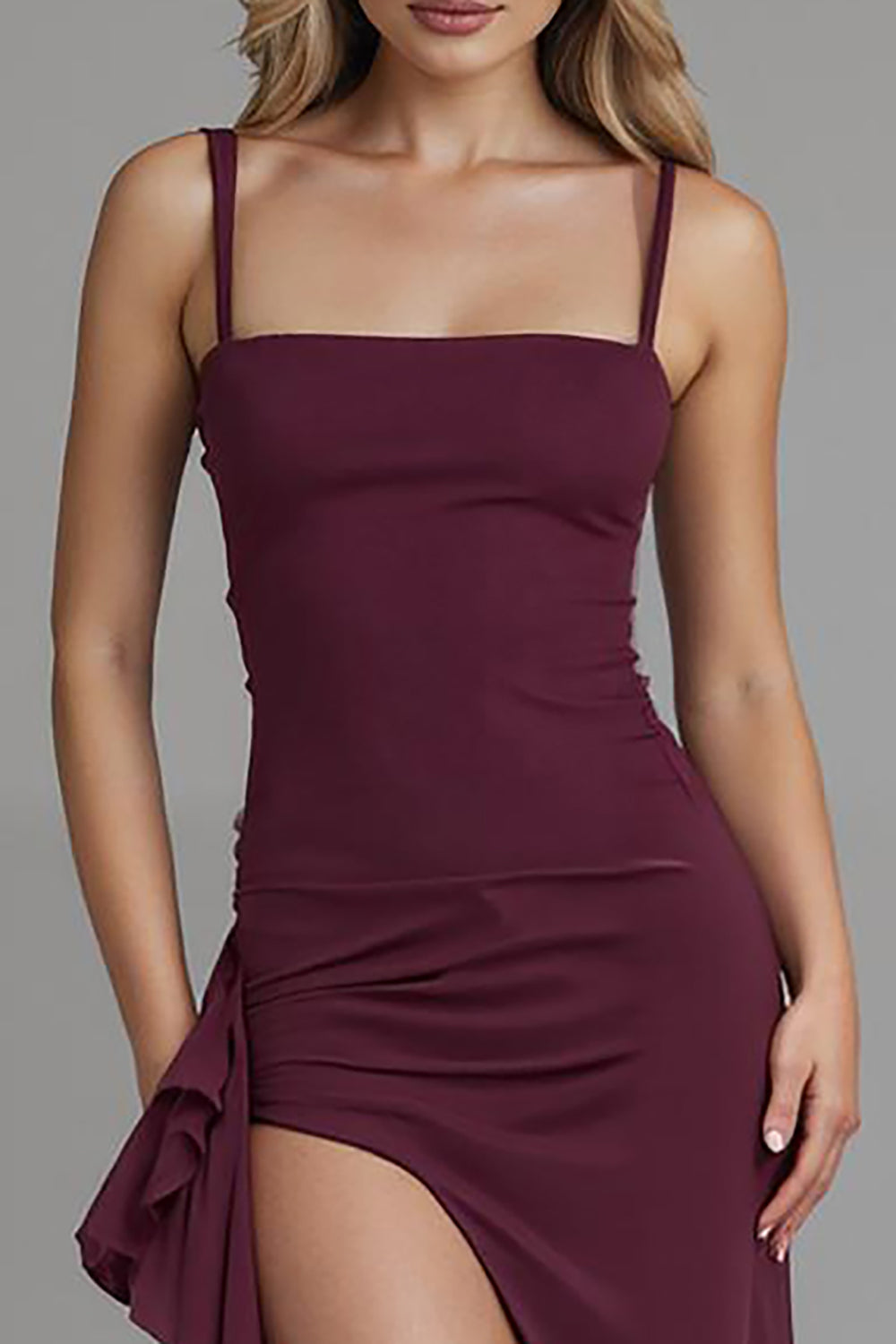Robe de soirée en satin fourreau à bretelles spaghetti rouge foncé avec fente