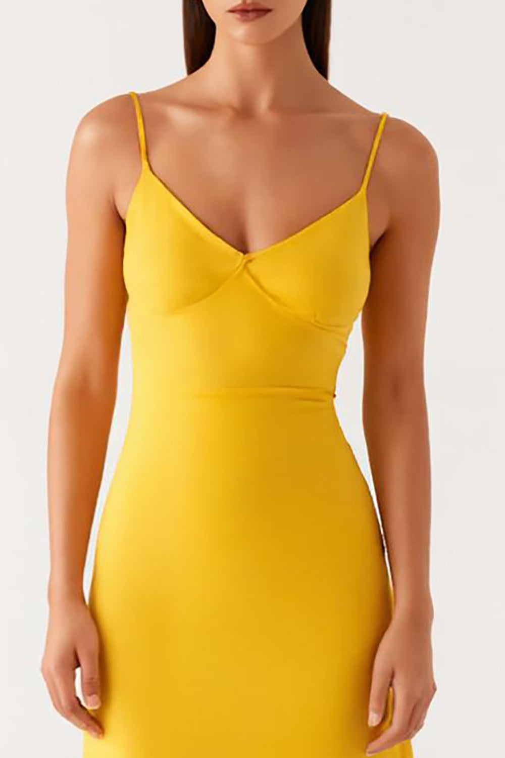 Robe de soirée fourreau en satin jaune à bretelles spaghetti