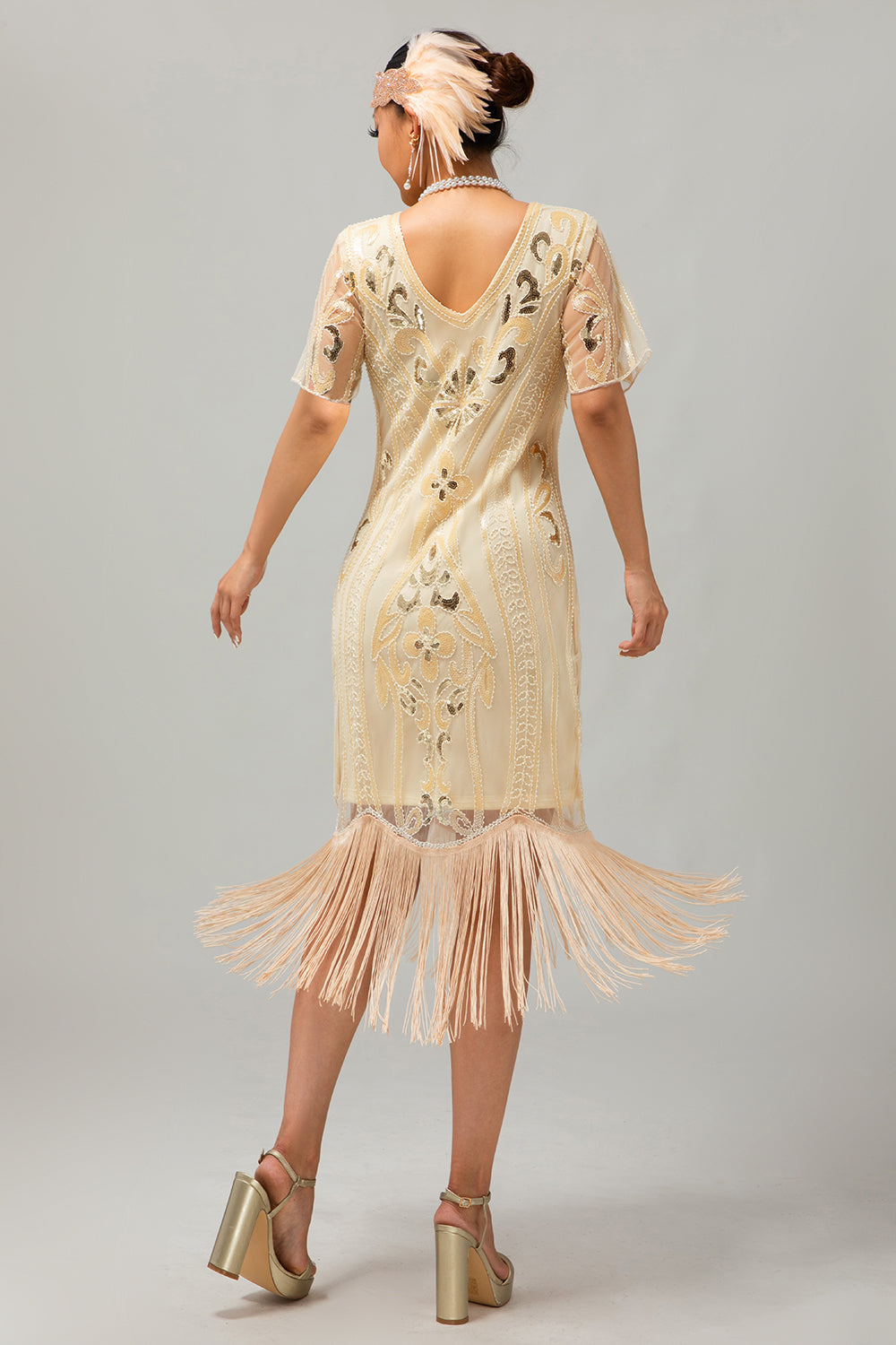 Robe à clapet à paillettes à paillettes abricot des années 1920 à manches courtes