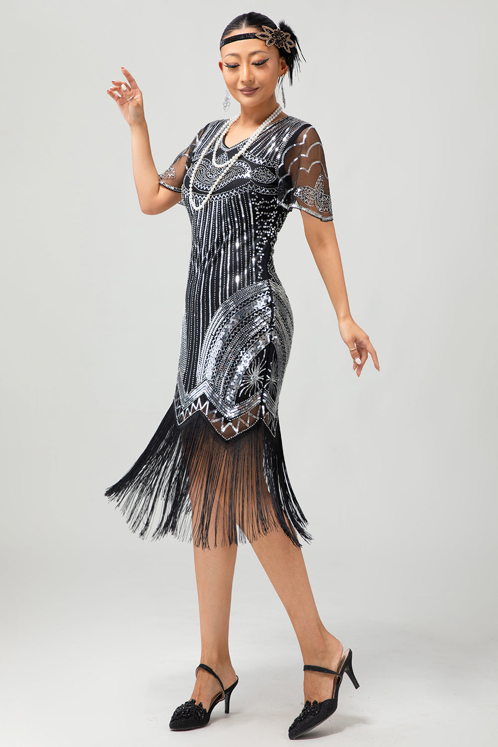 Robe moulante à col en V à paillettes argentées noires des années 1920 avec pompons