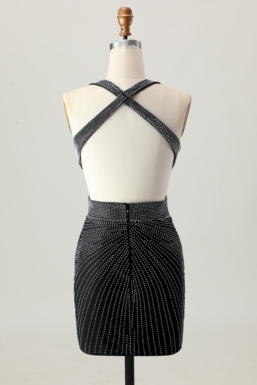 Robe de bal moulante noire à col en V perlée