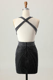 Robe de bal moulante noire à col en V perlée