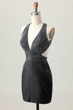 Robe de bal moulante noire à col en V perlée