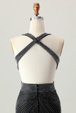 Robe de bal moulante noire à col en V perlée
