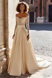 Champagne Épaule Dénudée Satin Princesse Manches Longues Balayage Train Robe de mariée avec dentelle