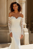 Robe de mariée ivoire en mousseline de soie à épaules dénudées sirène avec dentelle