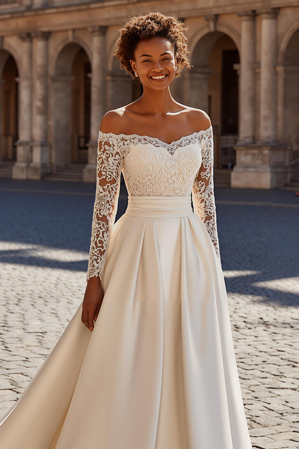 Robe de mariée à manches longues princesse en satin ivoire avec dentelle