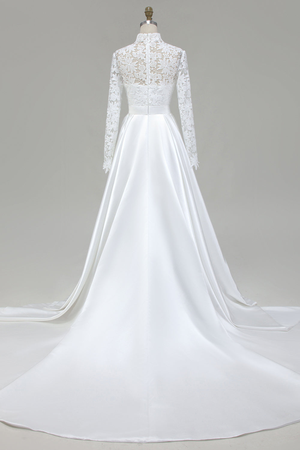 Ivoire Une Ligne Manches Longues Col Haut Balayage Train Robe de mariée avec dentelle