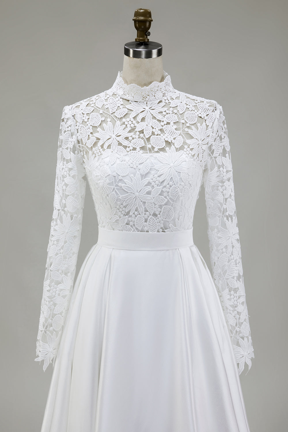 Ivoire Une Ligne Manches Longues Col Haut Balayage Train Robe de mariée avec dentelle