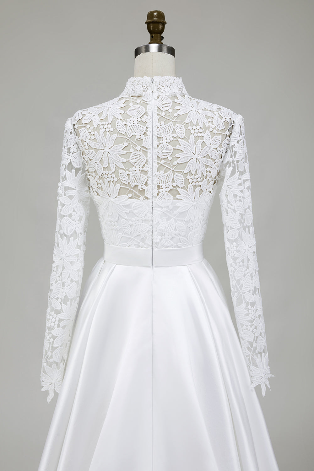 Ivoire Une Ligne Manches Longues Col Haut Balayage Train Robe de mariée avec dentelle
