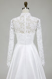 Ivoire Une Ligne Manches Longues Col Haut Balayage Train Robe de mariée avec dentelle