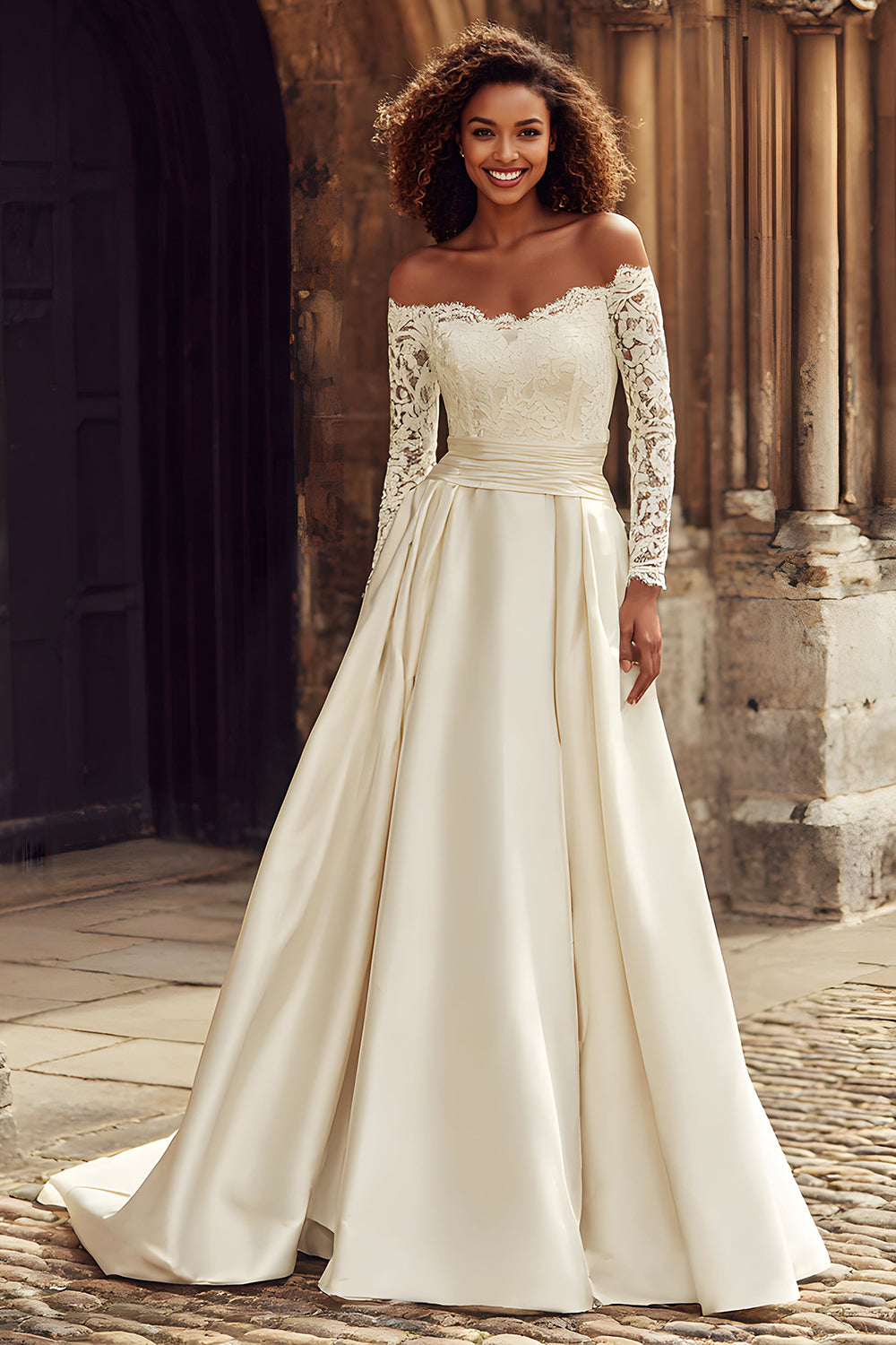 Robe de mariée trapèze à épaules dénudées en dentelle ivoire appliquée à traîne de balayage