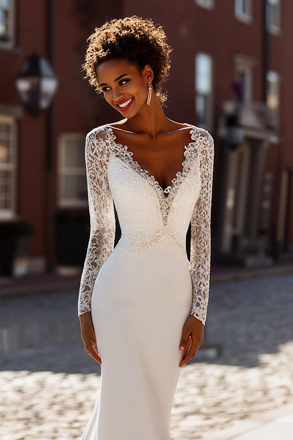 Robe de mariée sirène blanche à col en V avec traîne de cour