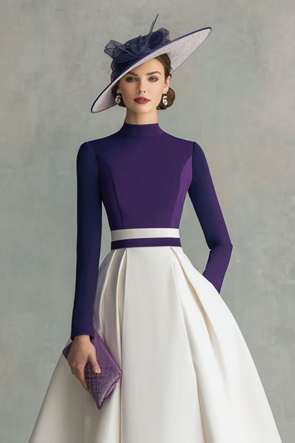 Prune Satin Une ligne col haut Midi Robe mère de la mariée avec manches