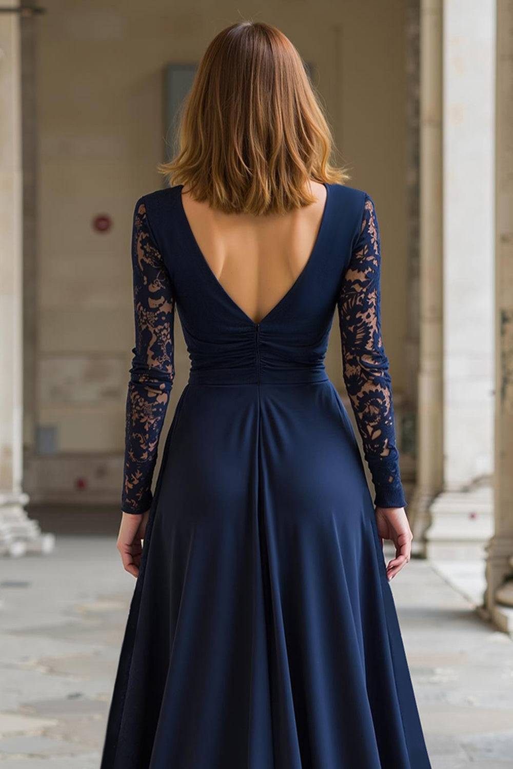 Robe longue mère de la mariée en mousseline de soie à col en V bleu marine avec dentelle