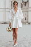 Robe de fiançailles courte en satin ivoire à col en V élégant