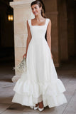 Robe de mariée longue en satin ivoire à col carré une ligne avec volants