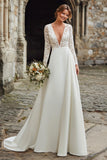 Ivory Beach Deep V-Neck Une Robe de Mariée Trapèze avec Dentelle