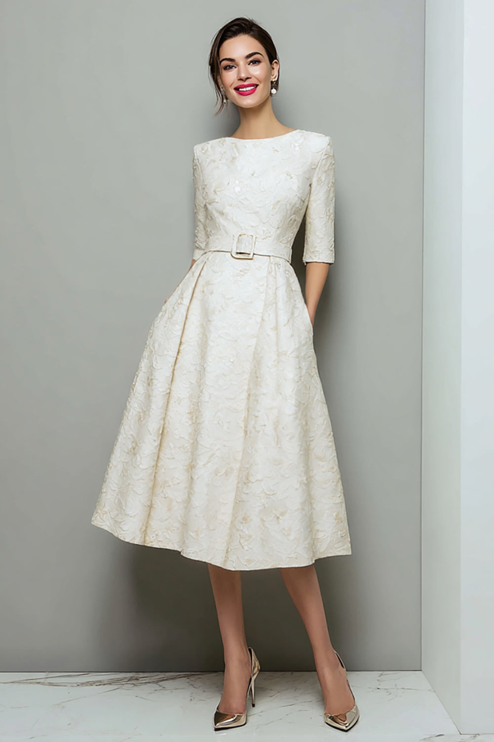 Robe de travail midi en jacquard ivoire avec ceinture