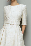 Robe de travail midi en jacquard ivoire avec ceinture