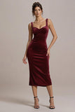 Robe formelle mi-longue moulante en velours bordeaux