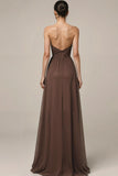 Robe longue formelle en satin marron avec fente