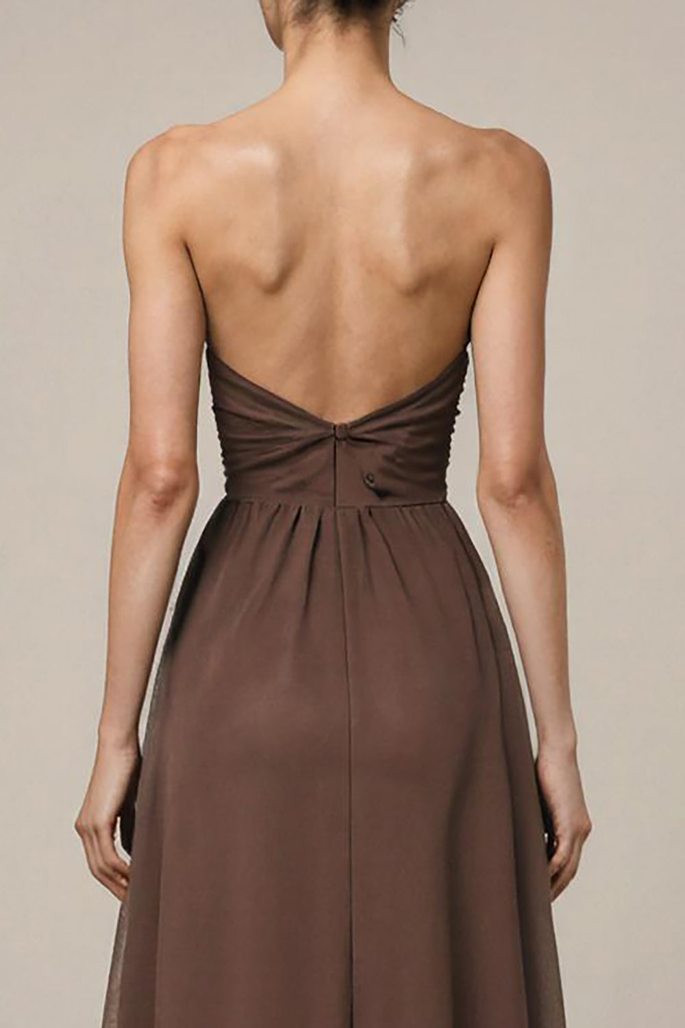 Robe longue formelle en satin marron avec fente