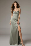 Dusty Sage Satin Sirène Robe Longue Formulaire avec Fente