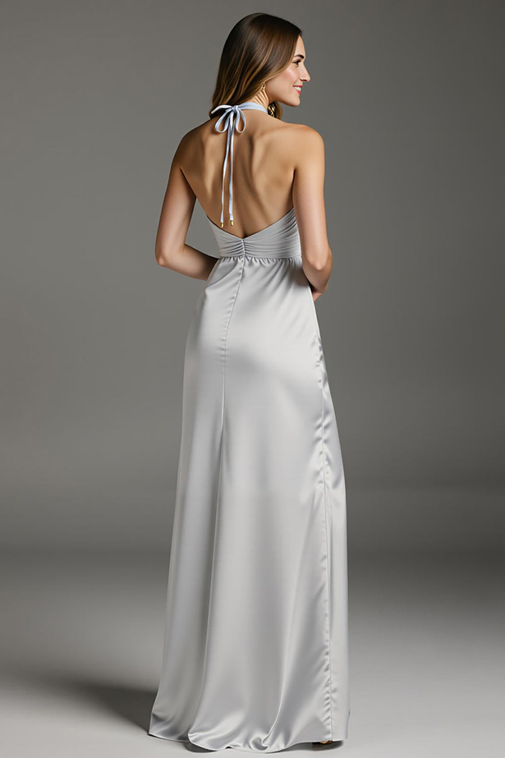 Robe longue formelle en satin gris clair avec fente