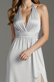 Robe longue formelle en satin gris clair avec fente