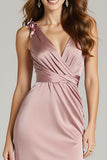Robe formelle froncée en satin rose clair à col en V