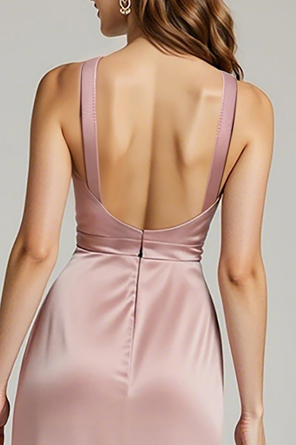 Robe formelle froncée en satin rose clair à col en V