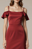 Robe longue formelle en satin rouge à épaules dénudées