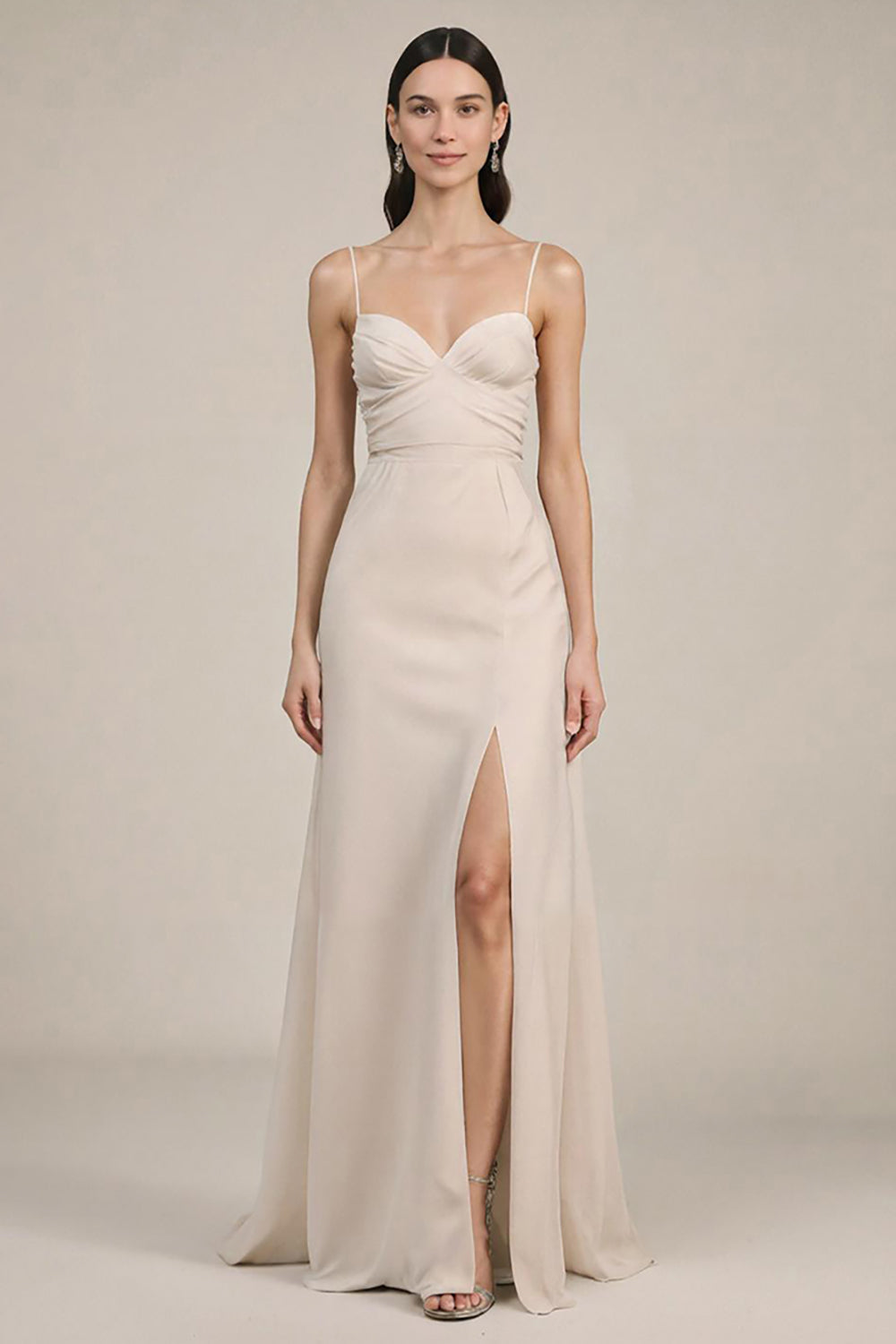 Robe longue formelle à bretelles spaghetti fourreau ivoire avec fente