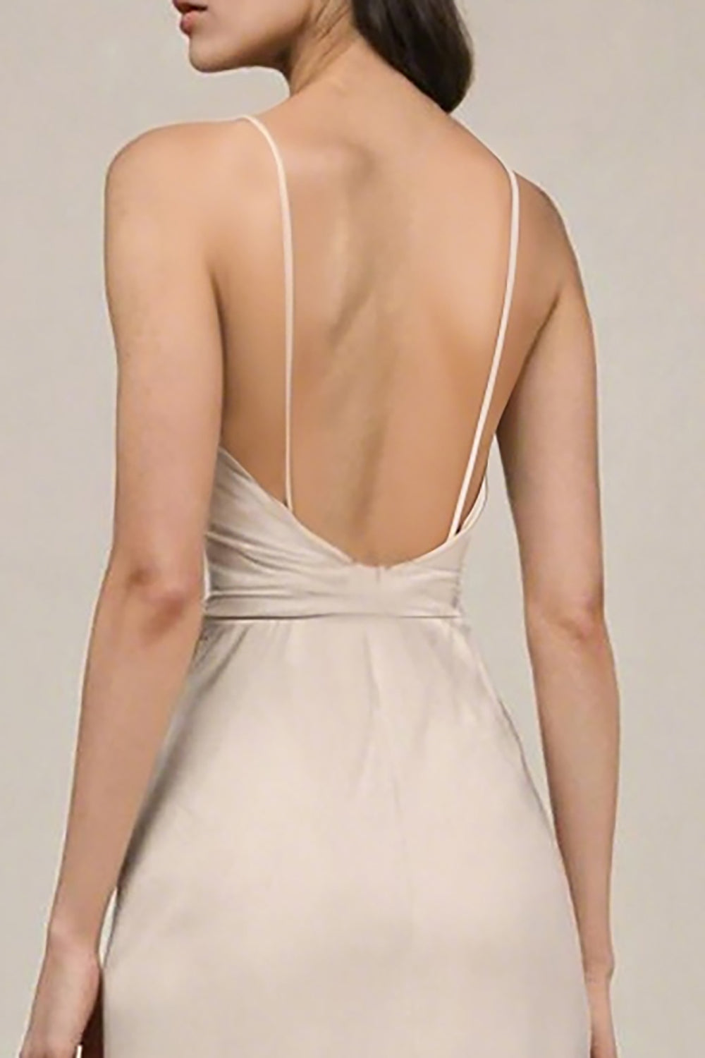 Robe longue formelle à bretelles spaghetti fourreau ivoire avec fente