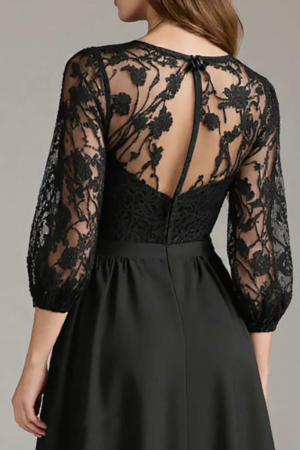 Dentelle noire Une ligne Robe de cocktail courte à col rond avec manches